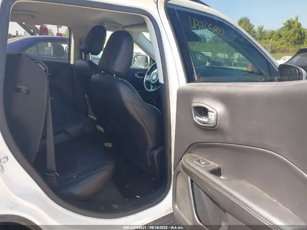 3C4NJDBB1JT207140 2018 JEEP COMPASS - Image 8
