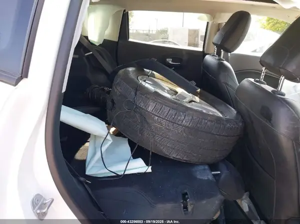 3C4NJDBB1JT232734 2018 JEEP COMPASS - Image 8