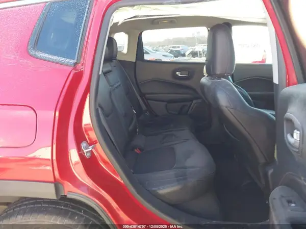 3C4NJDBB1JT234192 2018 JEEP COMPASS - Image 8