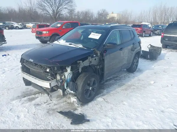 3C4NJDBB1JT246648 2018 JEEP COMPASS - Image 2