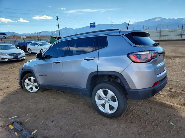 3C4NJDBB1JT253258 2018 JEEP COMPASS - Image 2