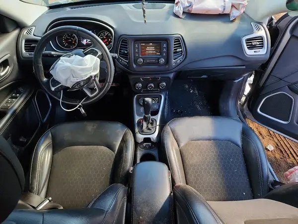 3C4NJDBB1JT253258 2018 JEEP COMPASS - Image 8