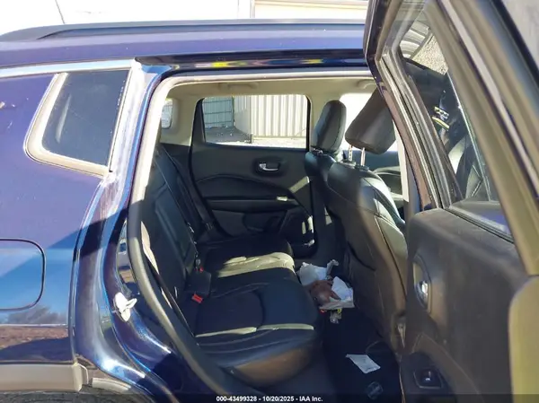 3C4NJDBB1JT254605 2018 JEEP COMPASS - Image 8