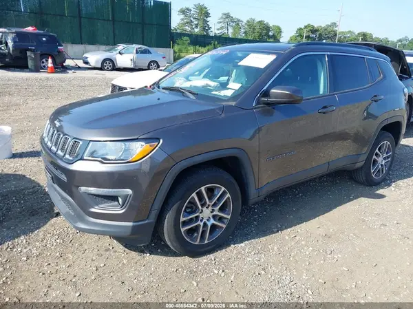 3C4NJDBB1JT255690 2018 JEEP COMPASS - Image 2