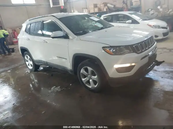 3C4NJDBB1JT256161 2018 JEEP COMPASS - Image 1