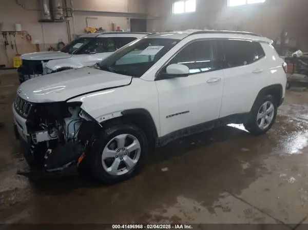 3C4NJDBB1JT256161 2018 JEEP COMPASS - Image 2
