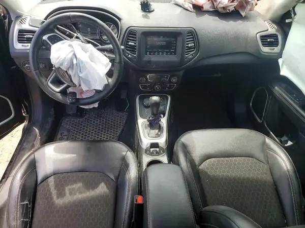 3C4NJDBB1JT262588 2018 JEEP COMPASS - Image 8