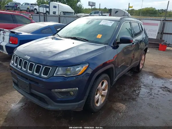 3C4NJDBB1JT282615 2018 JEEP COMPASS - Image 2