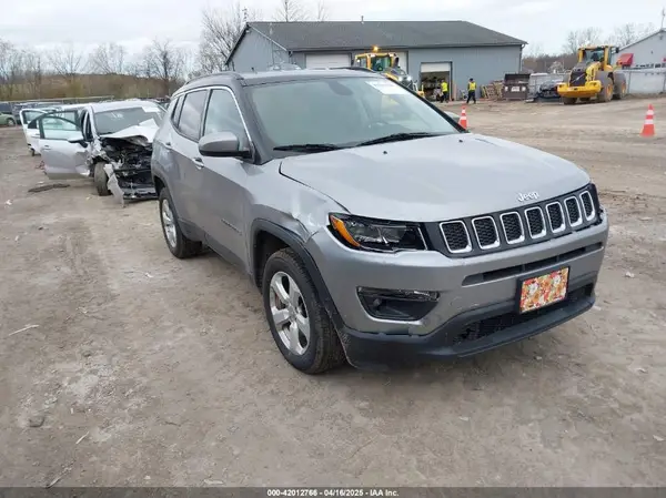 3C4NJDBB1JT303009 2018 JEEP COMPASS - Image 1