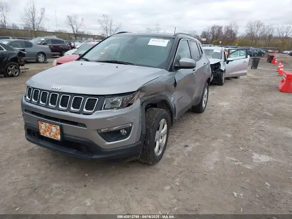 3C4NJDBB1JT303009 2018 JEEP COMPASS - Image 2