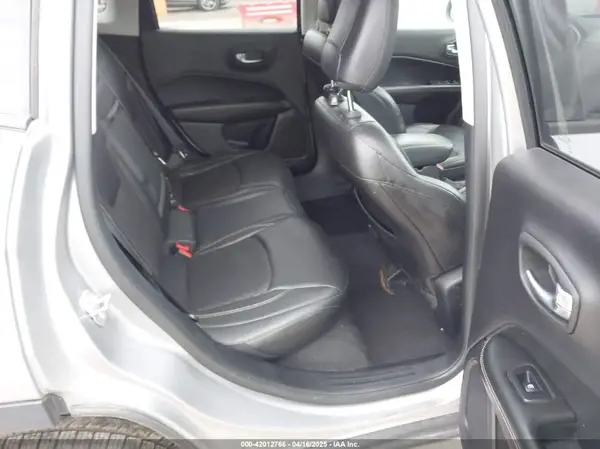 3C4NJDBB1JT303009 2018 JEEP COMPASS - Image 8