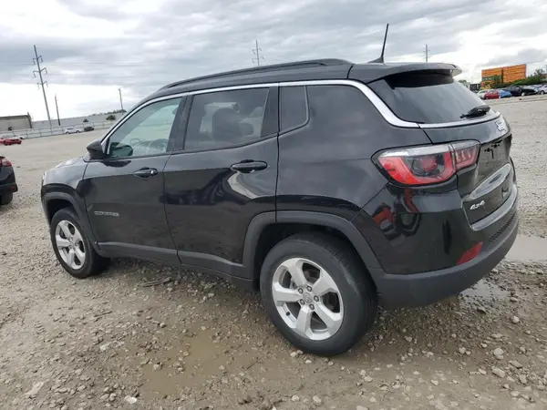 3C4NJDBB1JT303897 2018 JEEP COMPASS - Image 2