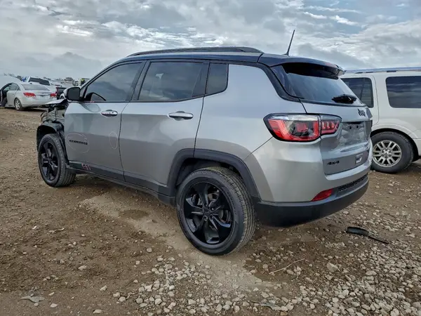 3C4NJDBB1JT304323 2018 JEEP COMPASS - Image 2