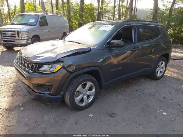 3C4NJDBB1JT314379 2018 JEEP COMPASS - Image 2