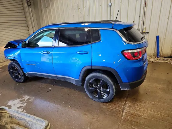 3C4NJDBB1JT315886 2018 JEEP COMPASS - Image 2