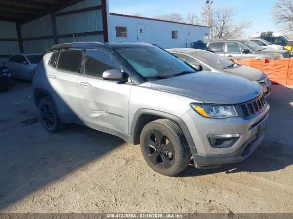 3C4NJDBB1JT326239 2018 JEEP COMPASS - Image 1