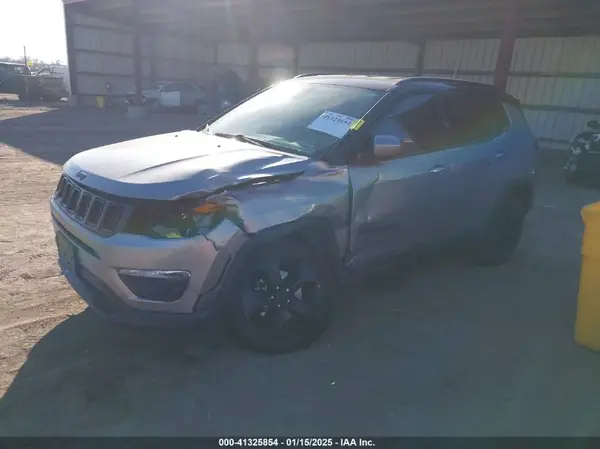 3C4NJDBB1JT326239 2018 JEEP COMPASS - Image 2