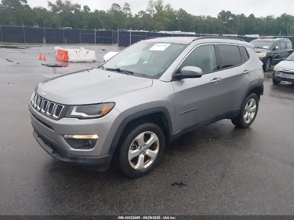 3C4NJDBB1JT331764 2018 JEEP COMPASS - Image 2