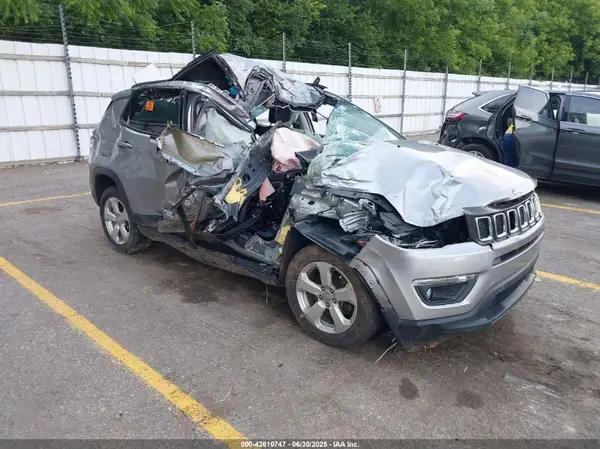 3C4NJDBB1JT345048 2018 JEEP COMPASS - Image 1