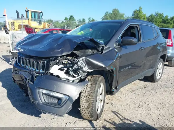 3C4NJDBB1JT359872 2018 JEEP COMPASS - Image 2