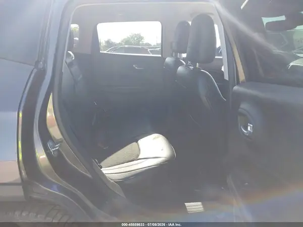 3C4NJDBB1JT359872 2018 JEEP COMPASS - Image 8