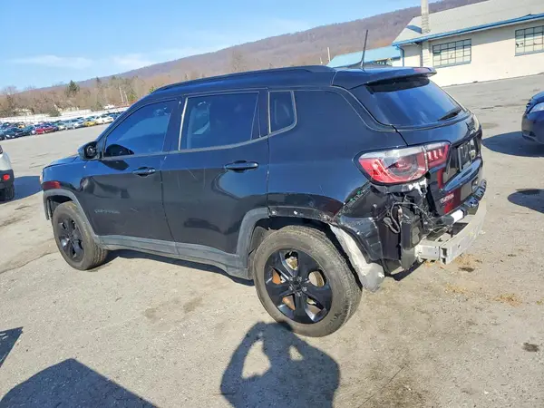 3C4NJDBB1JT401568 2018 JEEP COMPASS - Image 2
