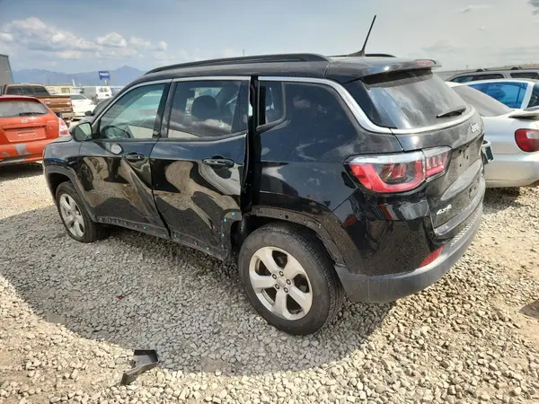 3C4NJDBB1JT422954 2018 JEEP COMPASS - Image 2