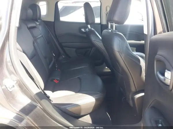 3C4NJDBB1JT433405 2018 JEEP COMPASS - Image 8