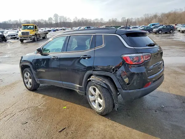 3C4NJDBB1JT433856 2018 JEEP COMPASS - Image 2
