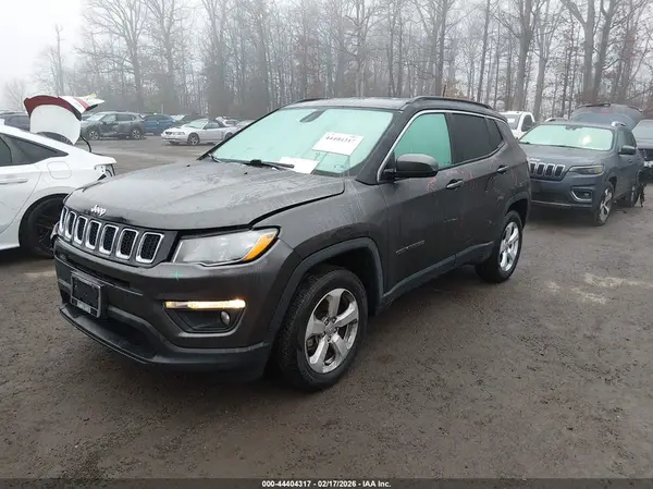 3C4NJDBB1JT434943 2018 JEEP COMPASS - Image 2