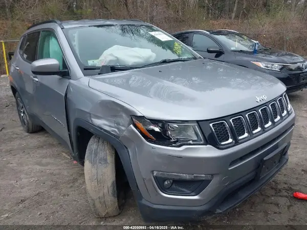 3C4NJDBB1JT435428 2018 JEEP COMPASS - Image 1