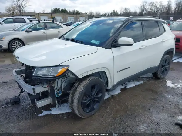 3C4NJDBB1JT453265 2018 JEEP COMPASS - Image 2
