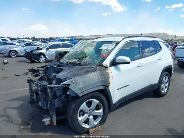 3C4NJDBB1JT455503 2018 JEEP COMPASS - Image 2