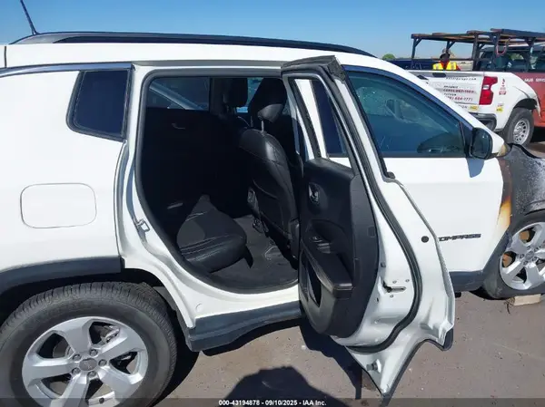 3C4NJDBB1JT455503 2018 JEEP COMPASS - Image 8