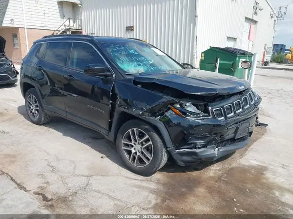 3C4NJDBB1JT456831 2018 JEEP COMPASS - Image 1