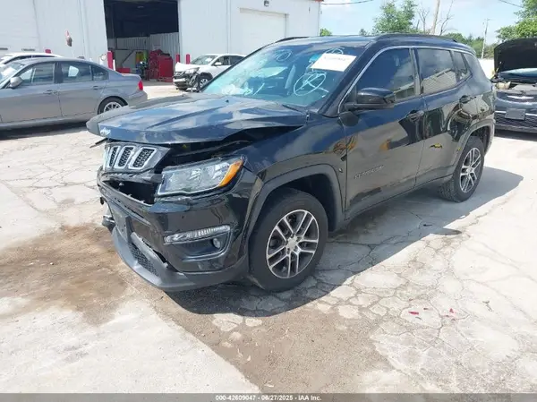 3C4NJDBB1JT456831 2018 JEEP COMPASS - Image 2