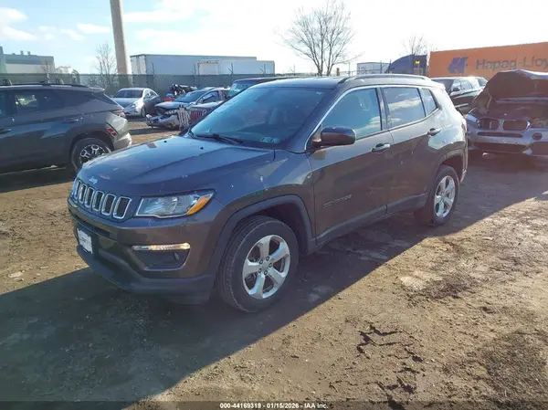 3C4NJDBB1JT457168 2018 JEEP COMPASS - Image 2