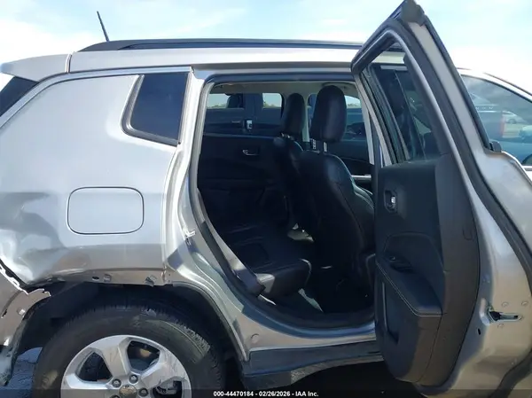 3C4NJDBB1JT485374 2018 JEEP COMPASS - Image 8