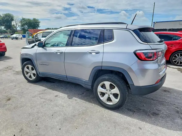 3C4NJDBB1JT492857 2018 JEEP COMPASS - Image 2