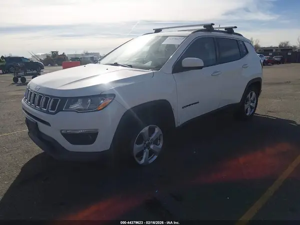 3C4NJDBB1JT492888 2018 JEEP COMPASS - Image 2