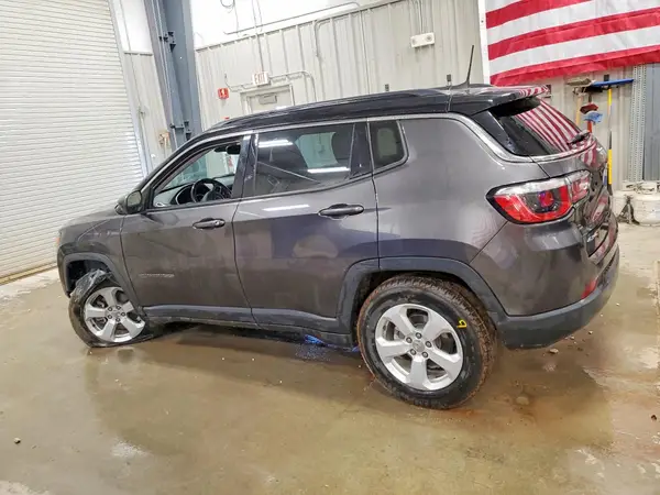 3C4NJDBB1JT501069 2018 JEEP COMPASS - Image 2