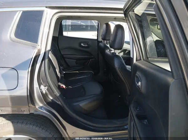 3C4NJDBB1KT597335 2019 JEEP COMPASS - Image 8
