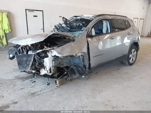 3C4NJDBB1KT622637 2019 JEEP COMPASS - Image 2