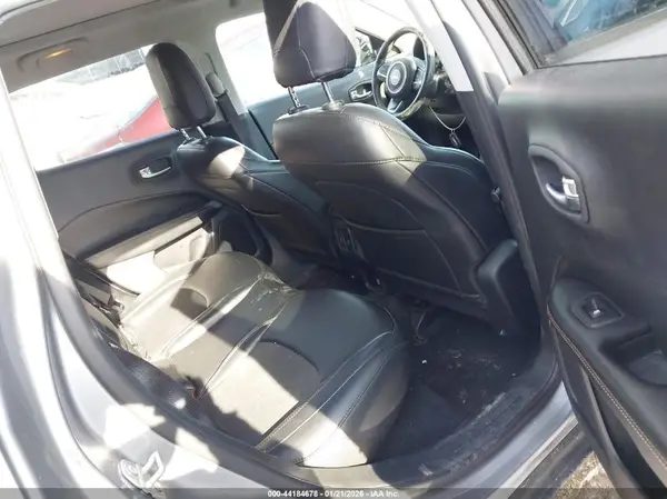 3C4NJDBB1KT656822 2019 JEEP COMPASS - Image 8
