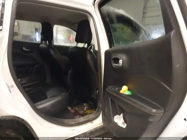 3C4NJDBB1KT661566 2019 JEEP COMPASS - Image 8