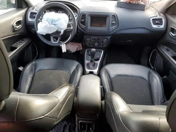 3C4NJDBB1KT670428 2019 JEEP COMPASS - Image 8
