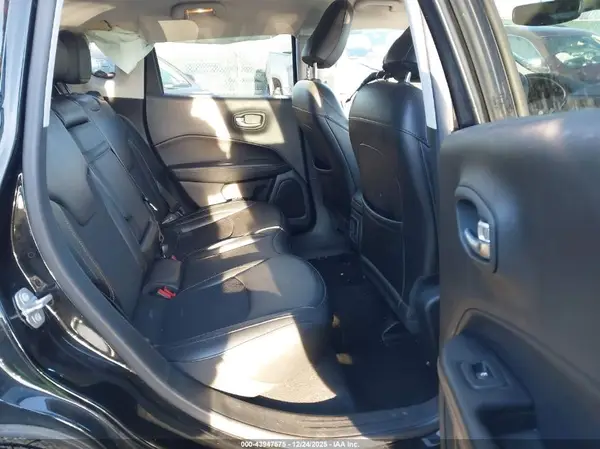 3C4NJDBB1KT690789 2019 JEEP COMPASS - Image 8