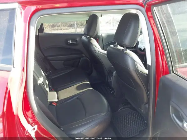 3C4NJDBB1KT704237 2019 JEEP COMPASS - Image 8
