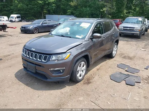 3C4NJDBB1KT734970 2019 JEEP COMPASS - Image 2