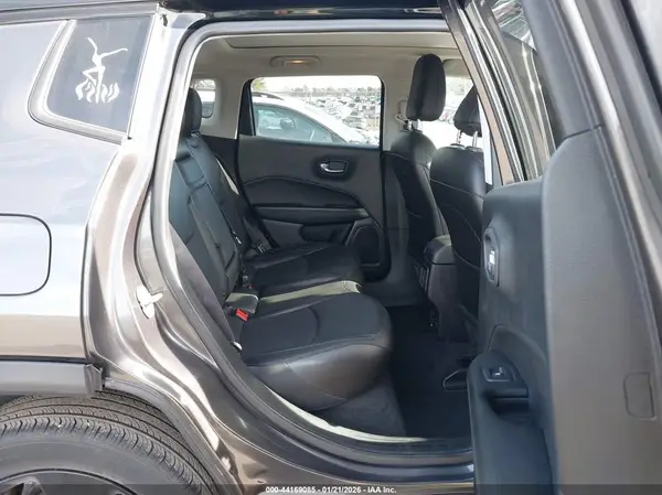 3C4NJDBB1KT767838 2019 JEEP COMPASS - Image 8